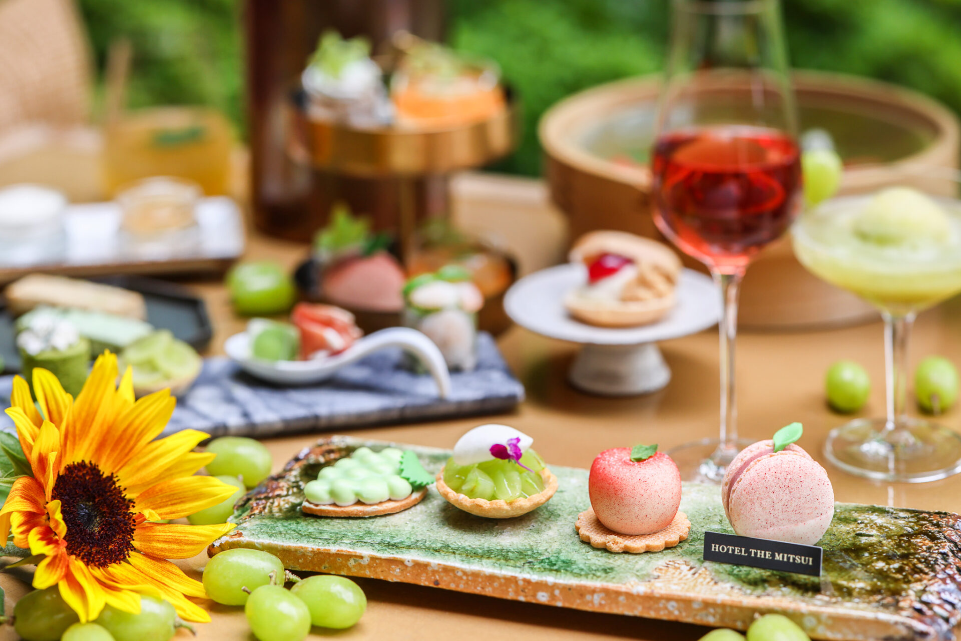 HOTEL THE MITSUI KYOTO<br>瑞々しい旬の味覚を味わう「シャインマスカット＆桃 アフタヌーンティー」<br>2025年7月14日（月）〜2025年9月30日（火）