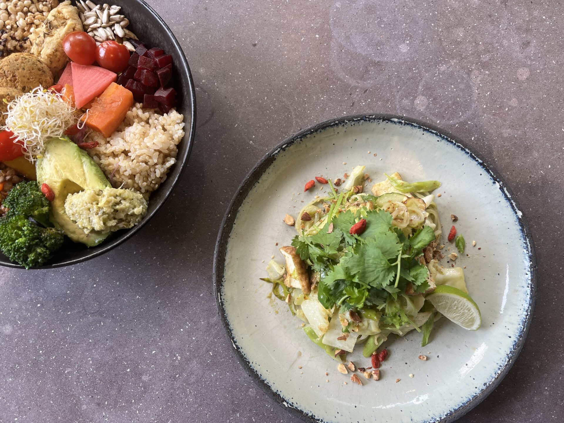 Cosme Kitchen Adaptation 阪神梅田本店<br>クリーンイーティングをもっと身近に<br>グルテンフリーやヴィーガン料理をもっと気軽に