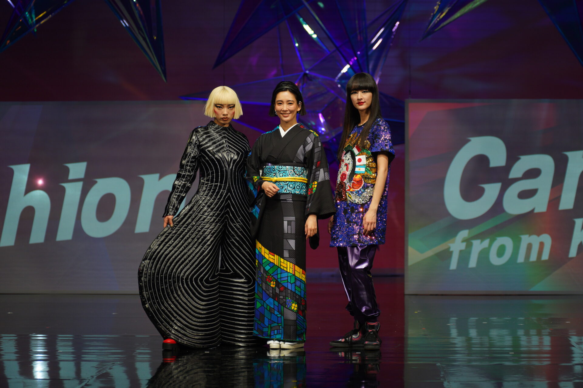「第31回 Fashion Cantata from KYOTO」開催<br>水川あさみさんが着物姿でファッションショーに初登場！凛とした姿を披露シシド・カフカさんと<br>アオイヤマダさんはKANSAI YAMAMOTOの想いを情熱的なパフォーマンスで表現し、会場を魅了！
