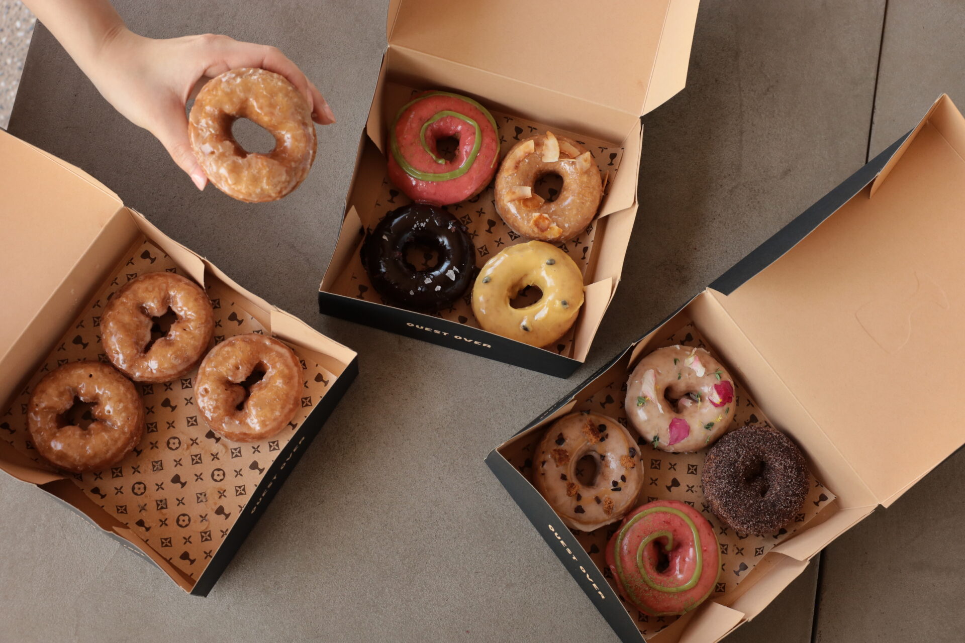 ＜関西初上陸＞ハワイ・カウアイ島発のタロイモドーナツ専門店<br>Holey Grail Donuts（ホーリー・グレイル・ドーナツ）阪急うめだ本店<br>ハワイフェア2025 に初登場！