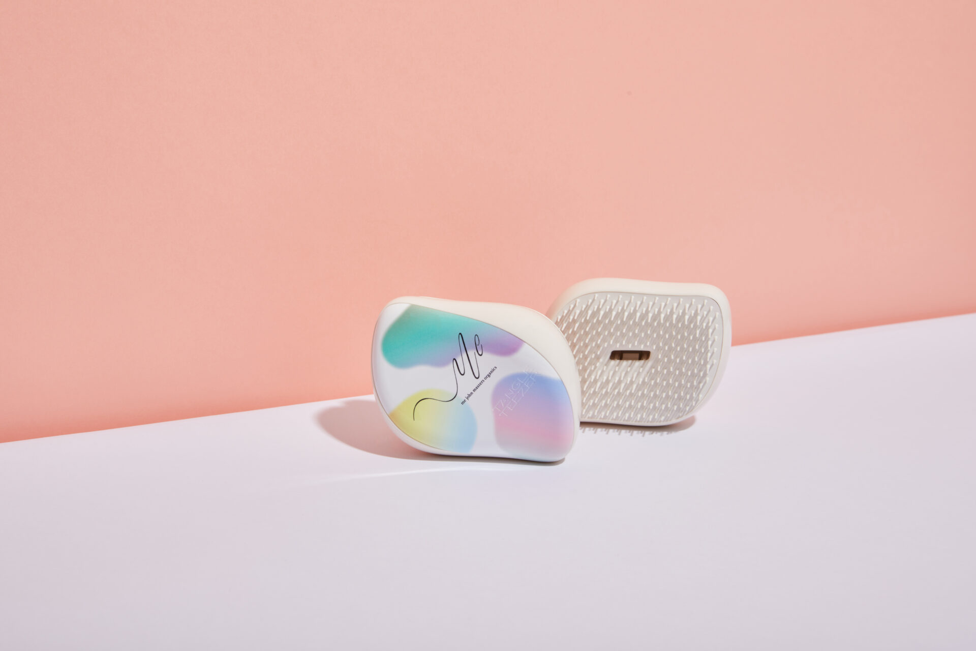 【2025.8.1 debut】me john masters organics × TANGLE TEEZER<br>毎日にときめく美しさを提案する２つのブランドのコラボが実現