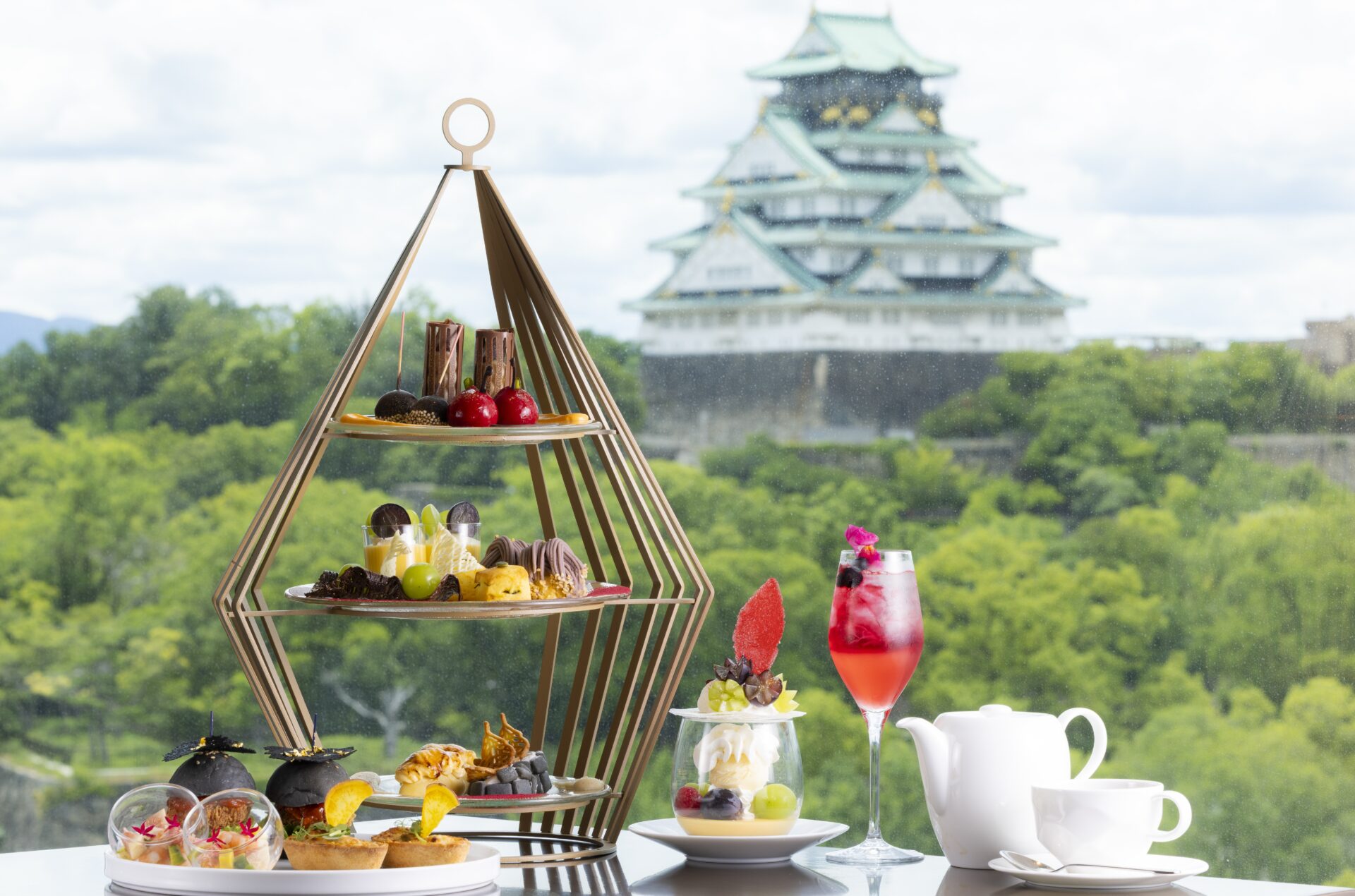 【ダブルツリーbyヒルトン大阪城】大阪城を眺めながらの大人アフタヌーンティーで、秋を堪能。