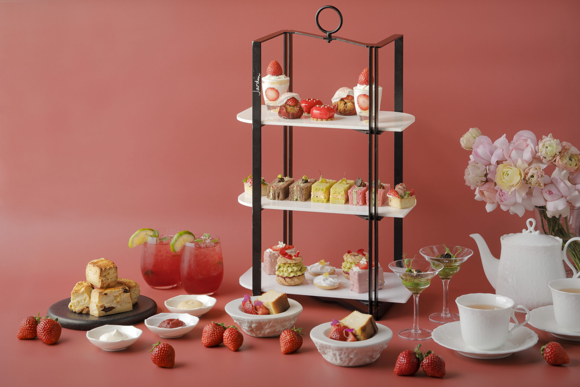 【フォーシーズンズホテル大阪】<br>国産苺が主役のアフタヌーンティーレポ